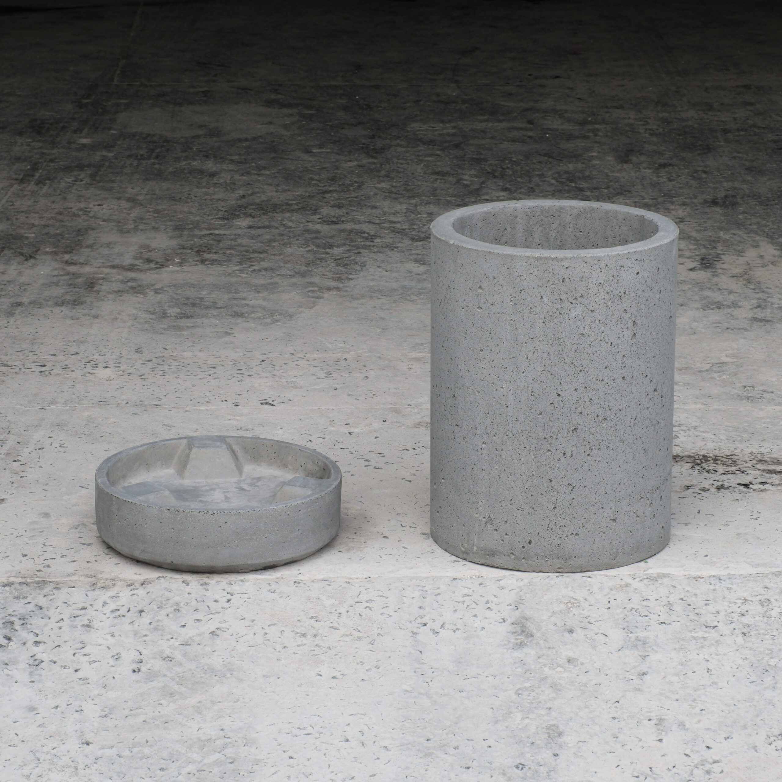Noodle Pot 4 Stonecast concrete Noodle Pot with integrated drip tray
