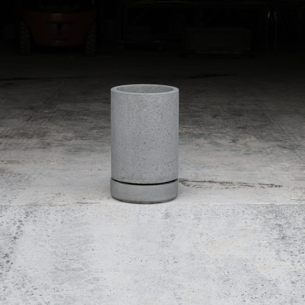 Stonecast concrete Noodle Pot on integrated drip tray